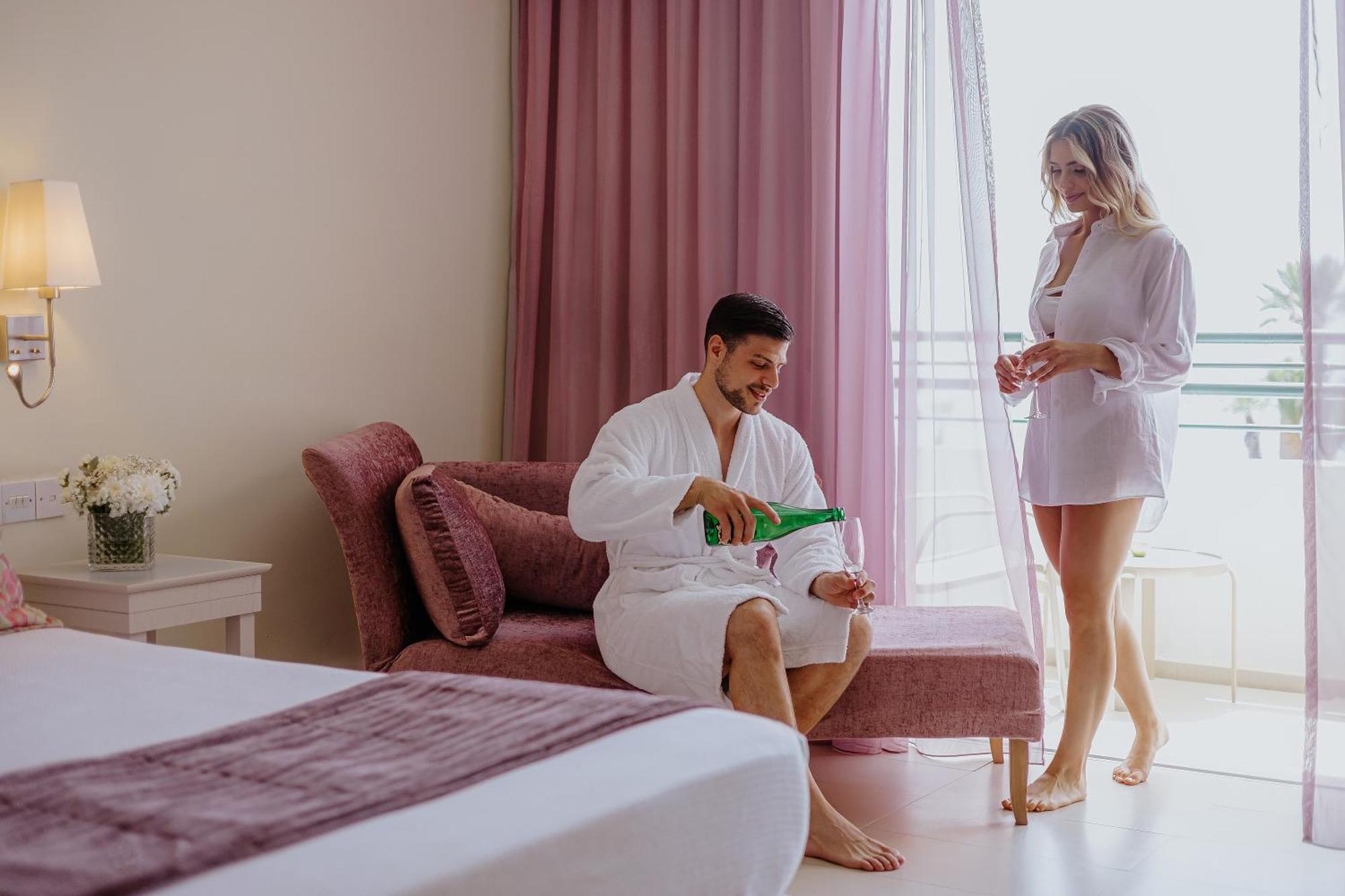 Louis Imperial Beach Пафос Экстерьер фото